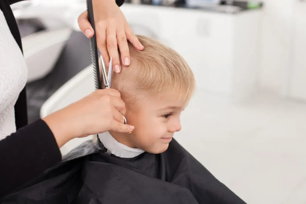 Coupe enfant près de Hillion